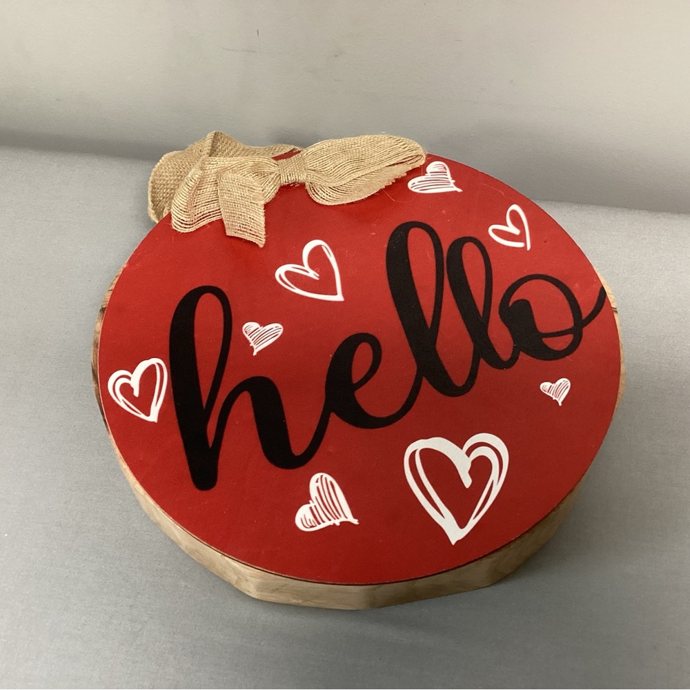 🔴 Wood Crafted “Hello” & ❤️ Sign - Painted and ready to hang - Really Nice Item - Picture 5 of 9